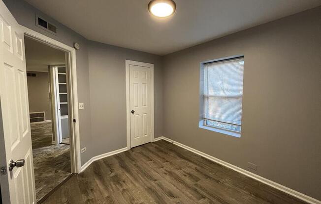 6630 South Vernon Avenue - 2S