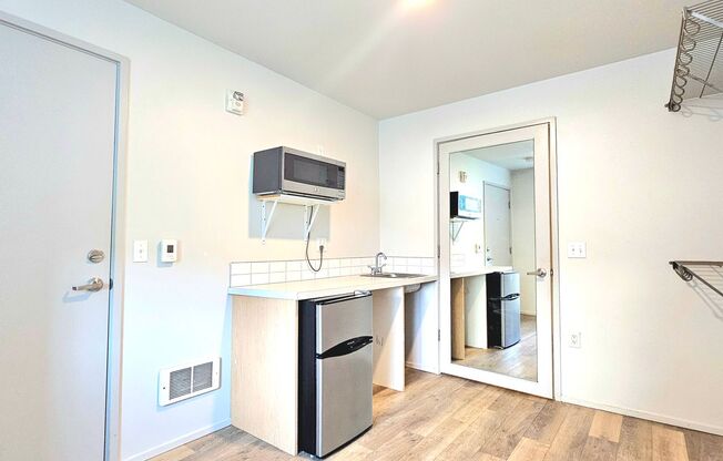 Studio, 1 bath, 122 sqft, $1,070