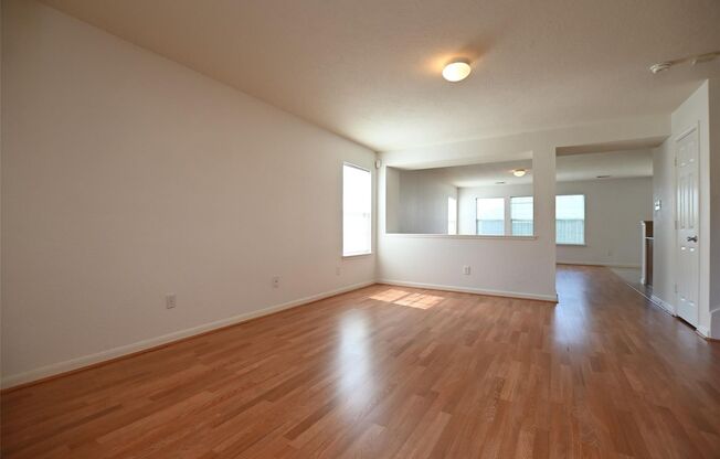 Beautiful 3-Bedroom Home with Spacious Layout & Prime Location!