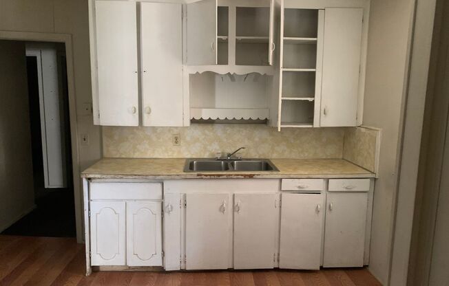 2 beds, 1 bath, $565