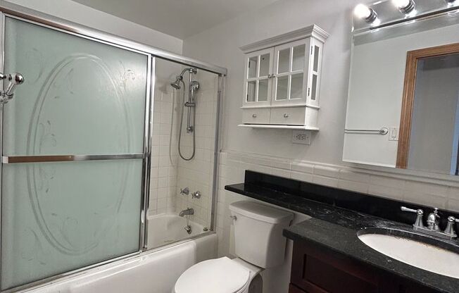 1 bed, 1 bath, 700 sqft, $1,900, Unit 418-1004
