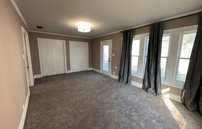 2 beds, 1 bath, $2,499