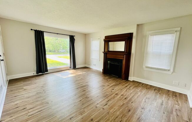 Three Bedroom Modern Farmhouse in Southern Heights!