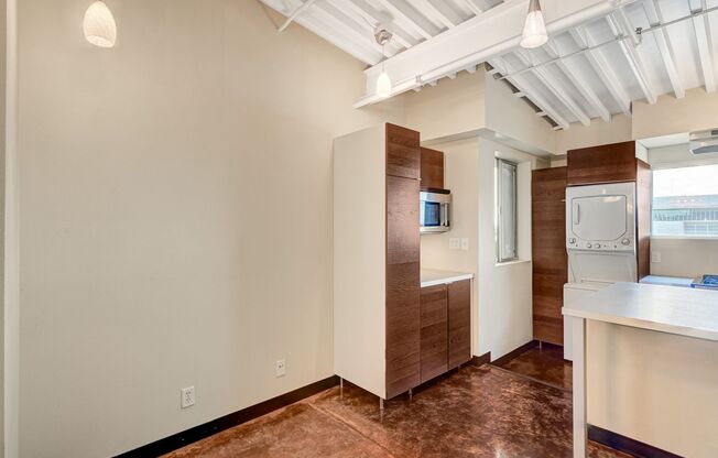 1 bed, 2 baths, $1,750, Unit 409