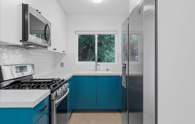 1345 N LAS PALMAS AVE