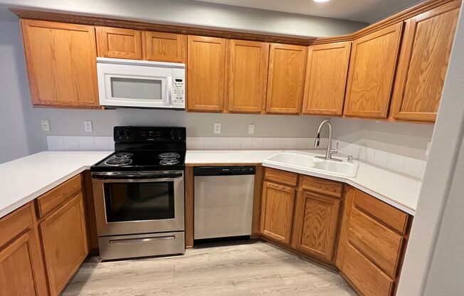 Remodeled 3 Bed Townhome Style Condo for Lease - 5546 NE 89th Ave