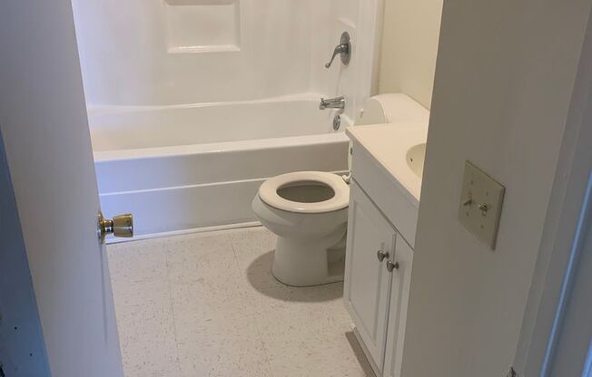 3 beds, 2 baths, $1,600
