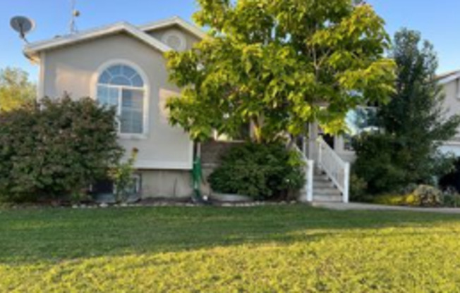 1982 W 2025 S Syracuse UT 84075