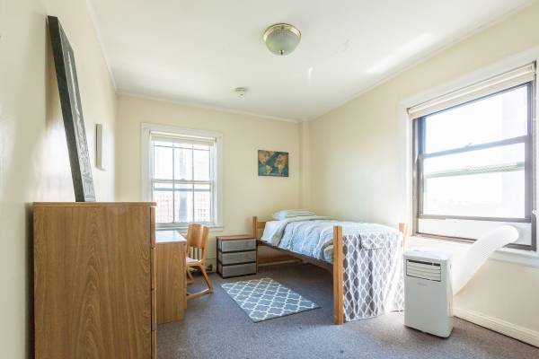 1 bed, 1 bath, 736 sqft, $1,250, Unit 230