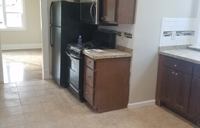 2 beds, 1 bath, $1,050, Unit 1