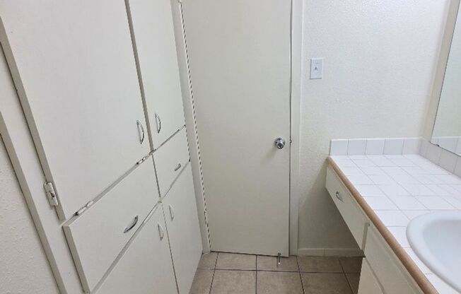 2 beds, 1 bath, 900 sqft, $1,045, Unit ELP2202-251