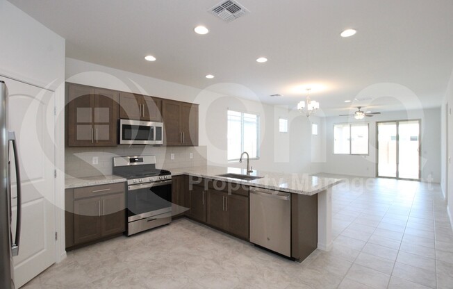 8810 W PASADENA AVE