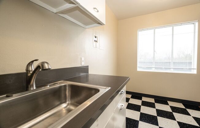 1 bed, 1 bath, 550 sqft, $1,400, Unit 105