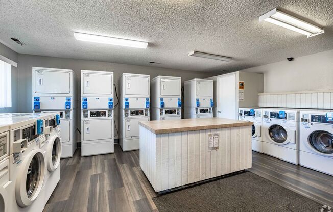 2 beds, 2 baths, 800 sqft, $955