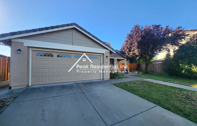 Spacious 4bd/3ba Rocklin Home with 2 Car Garage