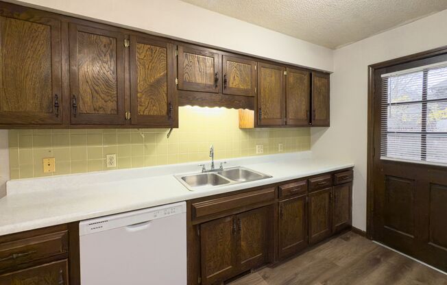 2425 - 2427 E Heying Dr