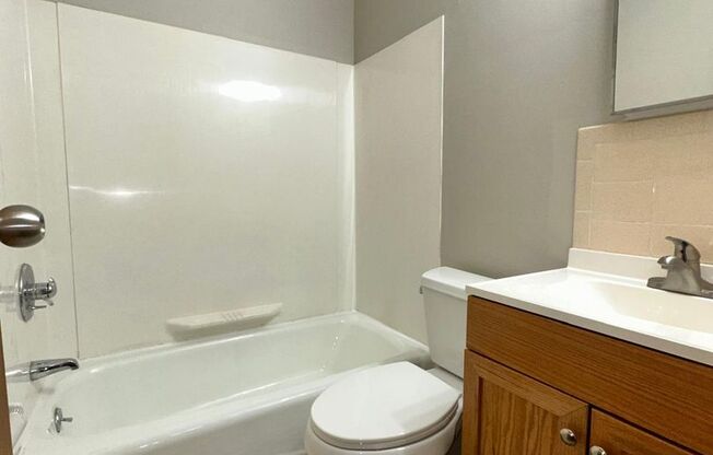 2 beds, 1 bath, $1,450, Unit 291-Apt 6