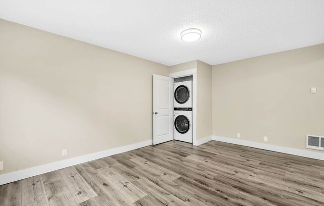 2 beds, 1 bath, 880 sqft, $1,395, Unit #1