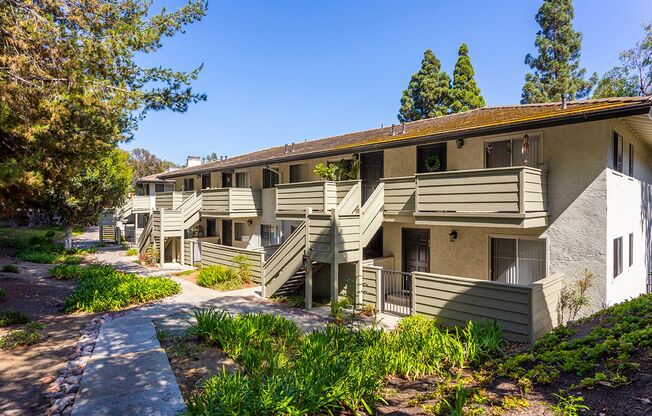 2 beds, 1 bath, 887 sqft, $2,480, Unit 60