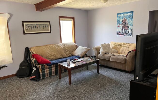 2 beds, 1 bath, $1,325