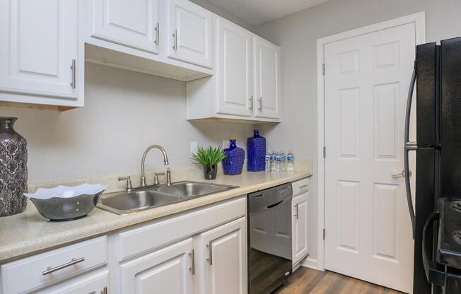 2 beds, 2 baths, 1,070 sqft, $1,129