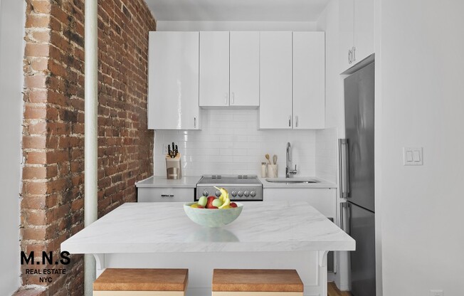 2 beds, 1 bath, $4,250, Unit 3