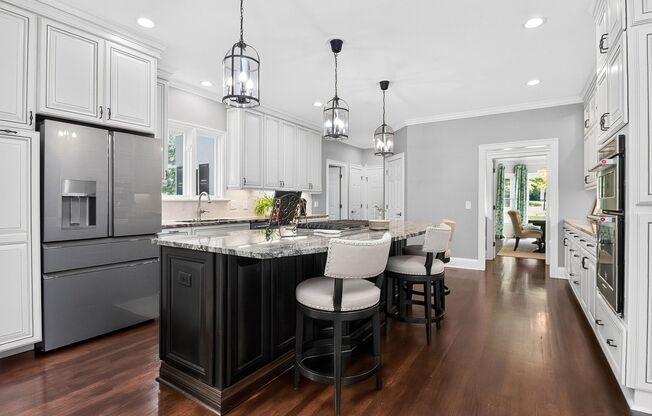 4 beds, 3.5 baths, $6,300