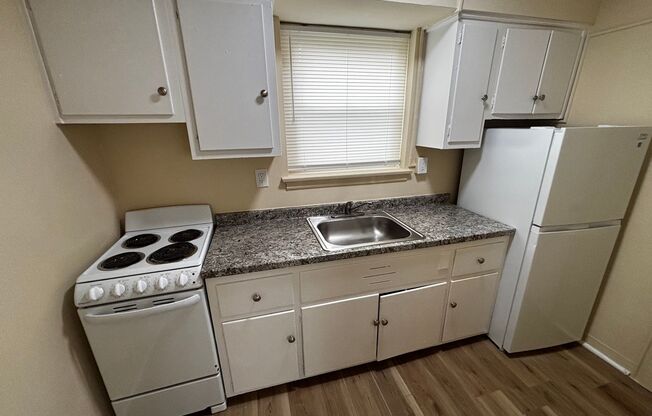 1 bed, 1 bath, $995, Unit A203