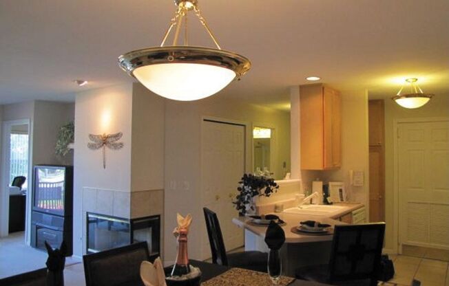 2 beds, 2 baths, 1,300 sqft, $2,270, Unit 02 2215 C