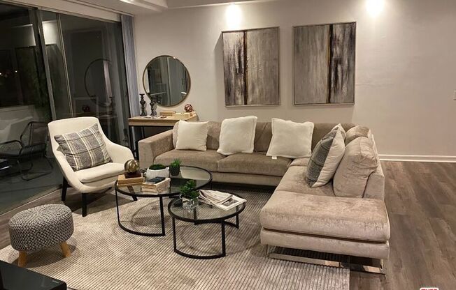 1 bed, 1.5 baths, 998 sqft, $3,500, Unit 503