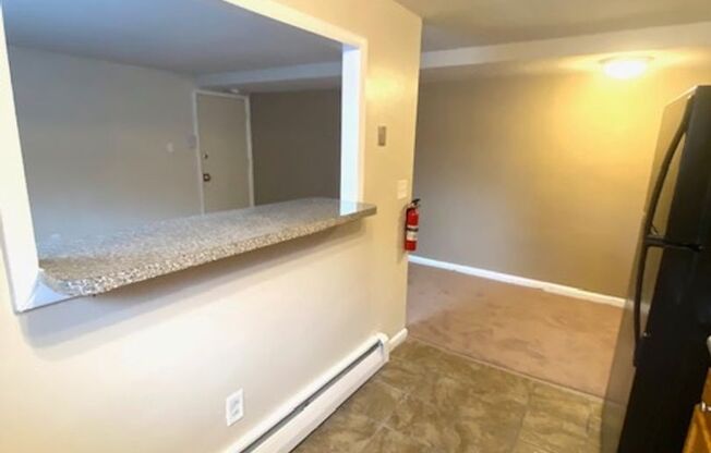 1 bed, 1 bath, 550 sqft, $1,195, Unit H01