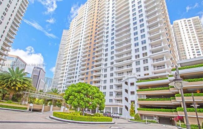 1 bed, 2 baths, 878 sqft, $3,500, Unit 801 Brickell Key Blvd # 907