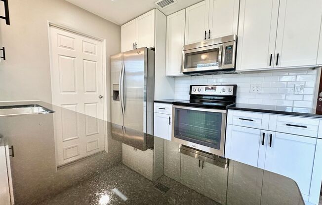 Fantastic 2br/1ba/1car gar available now in Seminole!