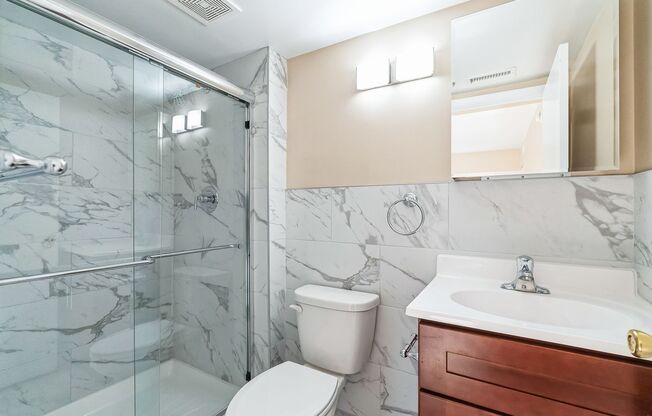 2 beds, 2 baths, 999 sqft, $2,150, Unit I23