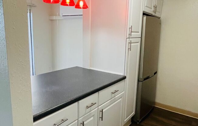 2 beds, 1 bath, $1,995, Unit 10