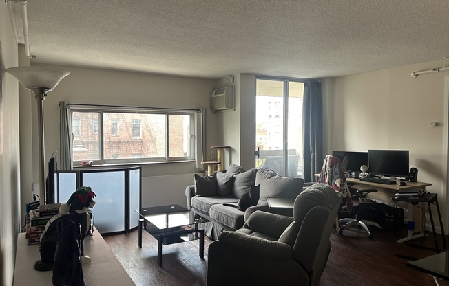 1 bed, 1.5 baths, 700 sqft, $2,950, Unit 503