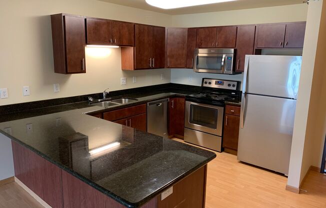 1 bed, 1 bath, 718 sqft, $985, Unit 615-207