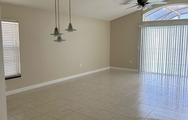 4/2 Pool Home in Kissimmee - Landscaping and Pool Care included!