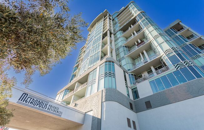 Fully Furnished High Rise with Wynn Golf Course Views!
