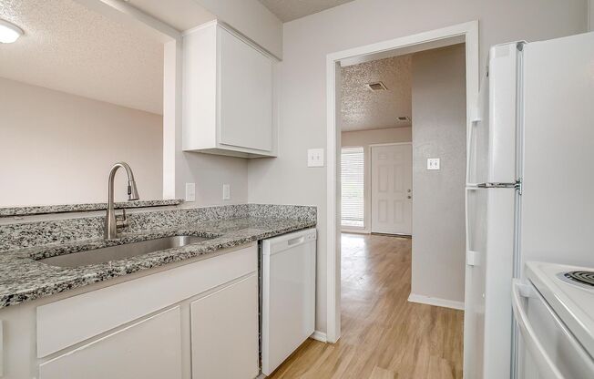 1 bed, 1 bath, $1,025, Unit 322 W Mustang