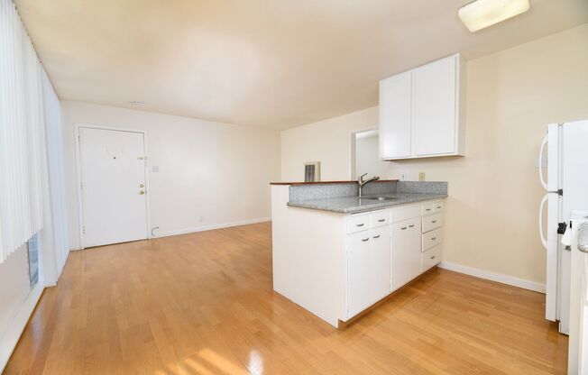 1 bed, 1 bath, 460 sqft, $1,795, Unit 18