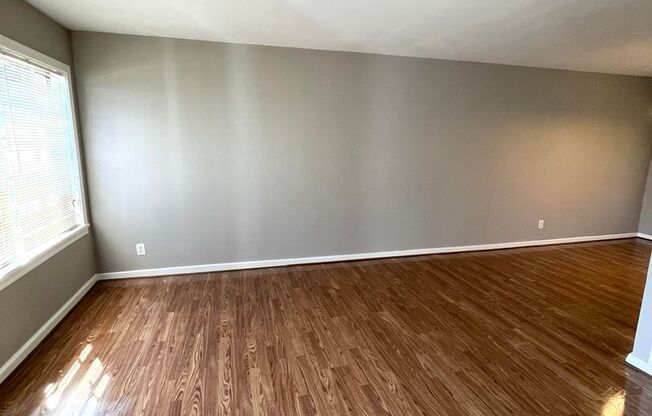 2 beds, 1 bath, $1,100, Unit Unit C