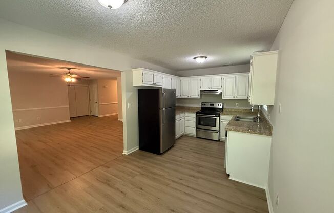 Great 3BD ranch home w/ 1 car garage in quiet neighborhood in Fuquay Varina!