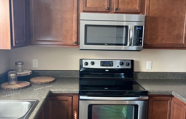 2 beds, 1 bath, 1,100 sqft, $1,695, Unit 615 - Unit 201 Duplex B1100