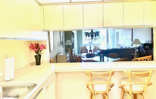 2026 BEACH RENTAL- 2/2 Condo WITH PRIVATE ENTRY - BEACH PLACE - STEPS THE BEACH!!