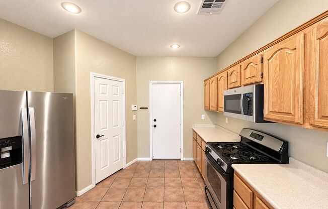 3 beds, 2.5 baths, $2,055