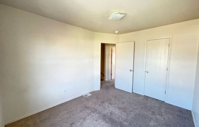 3 beds, 2 baths, 1,199 sqft, $950, Unit Apt A