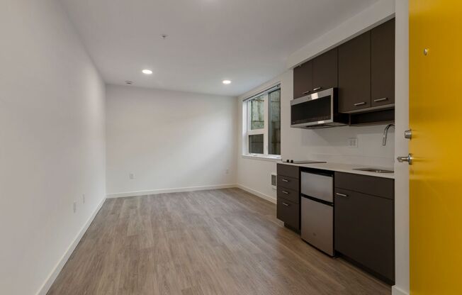 Studio, 1 bath, 250 sqft, $995, Unit B04