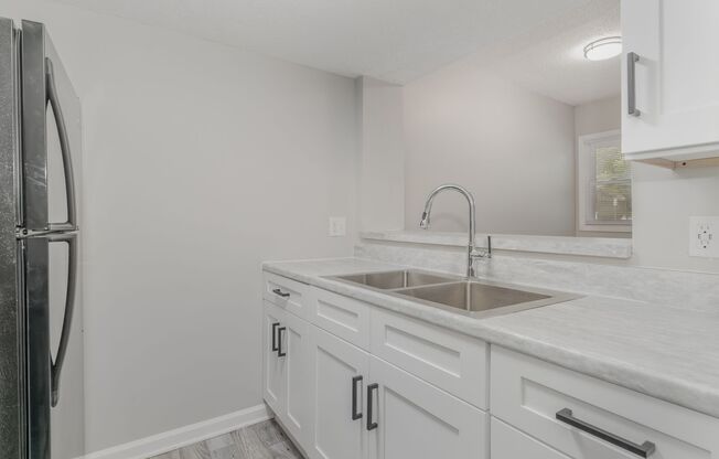 2 beds, 1.5 baths, 1,160 sqft, $949