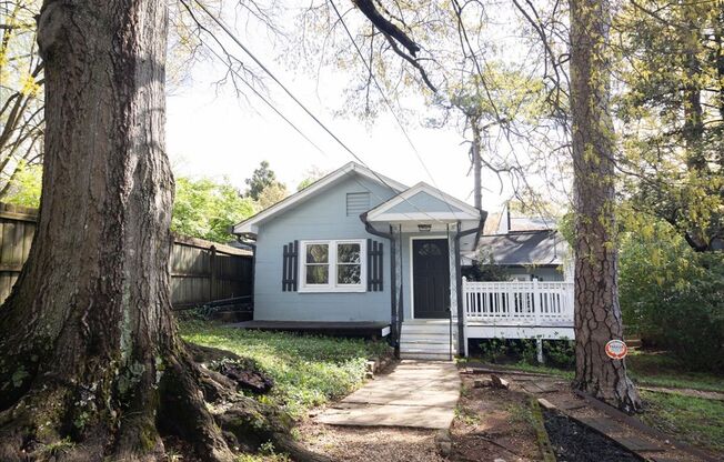 Beautifully Renovated 2/1 in Desirable Grant Park!